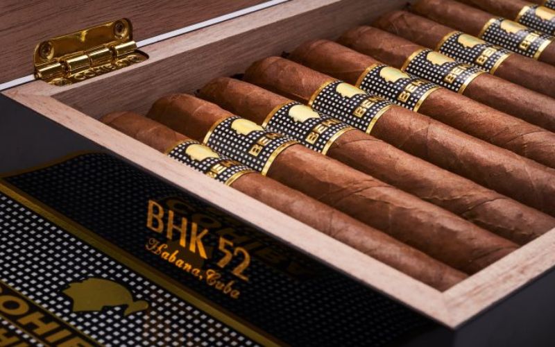 Xì gà Cohiba Behike 52 là dòng cigar khá đắt đỏ