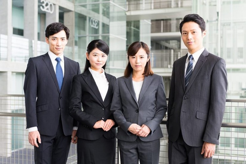 cách lựa chọn màu áo đồng phục