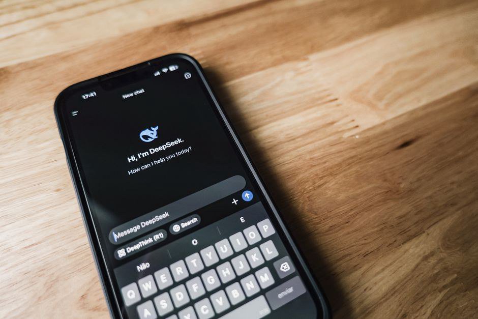 Phần mềm chatbot AI khác gì chatbot kịch bản cũ trong bối cảnh kinh doanh nông sản?